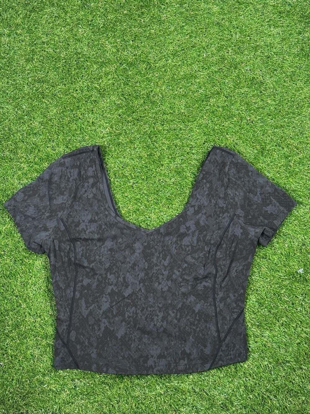 Lululemon Align Short-Sleeve V-Neck T-Shirt Black Embossed Croc Pattern Large
